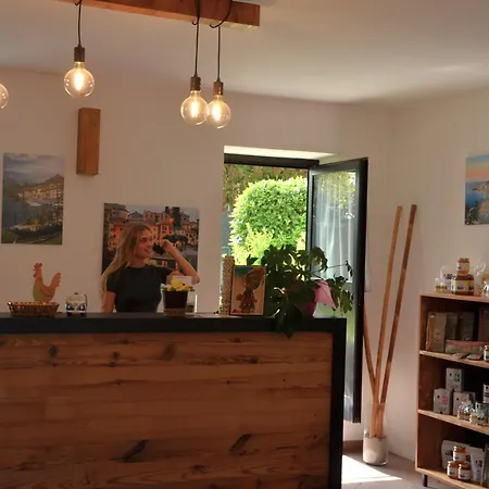 Italia 90 Caravans دومازو