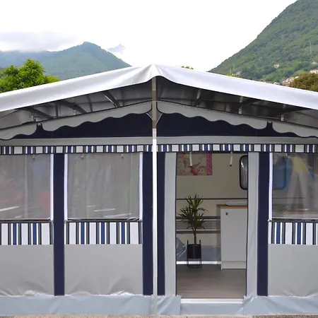 مكان تخييم Italia 90 Caravans دومازو