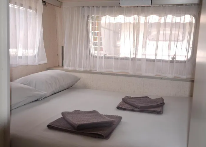 مكان تخييم Italia 90 Caravans *