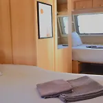 Kamp alanı Italia 90 Caravans Domaso