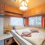 Campsite Italia 90 Caravans Domaso
