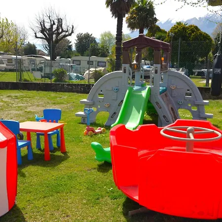 Camping Italia 90 Caravans *