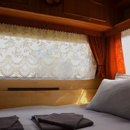 Italia 90 Caravans Campingplatz *