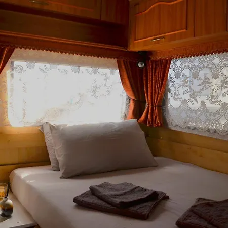 Italia 90 Caravans Domaso