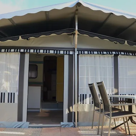 Kamp alanı Italia 90 Caravans *