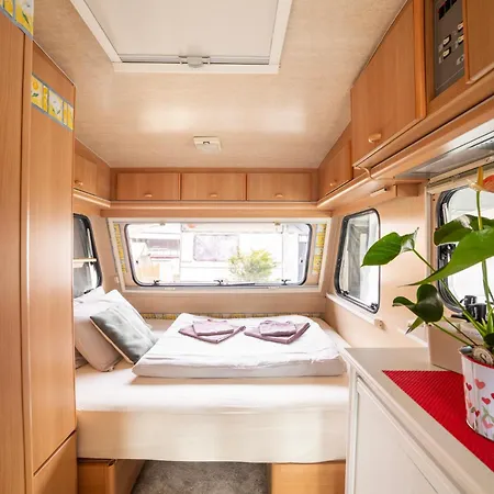 Italia 90 Caravans * ドマーゾ