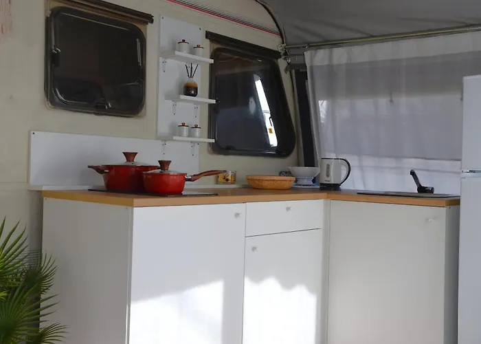 Italia 90 Caravans 캠프장