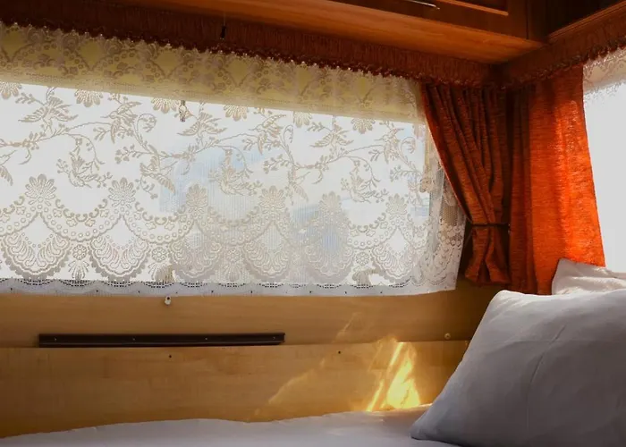 Italia 90 Caravans 캠프장 *