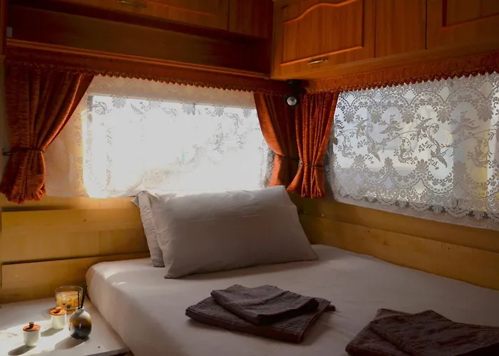 Italia 90 Caravans Domaso