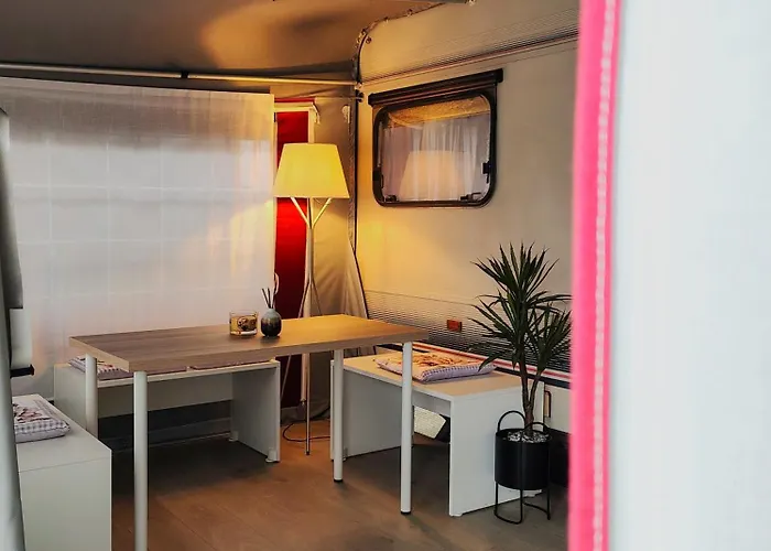 Italia 90 Caravans 캠프장 *