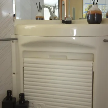 Campsite Italia 90 Caravans Domaso