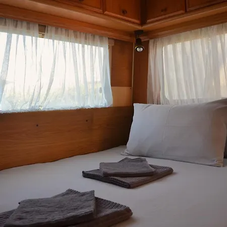 Campsite Italia 90 Caravans Domaso