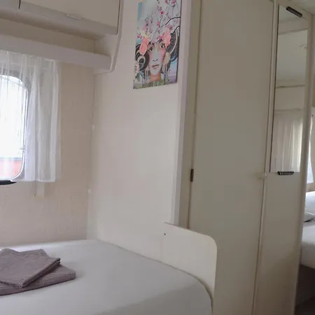 Campsite Italia 90 Caravans